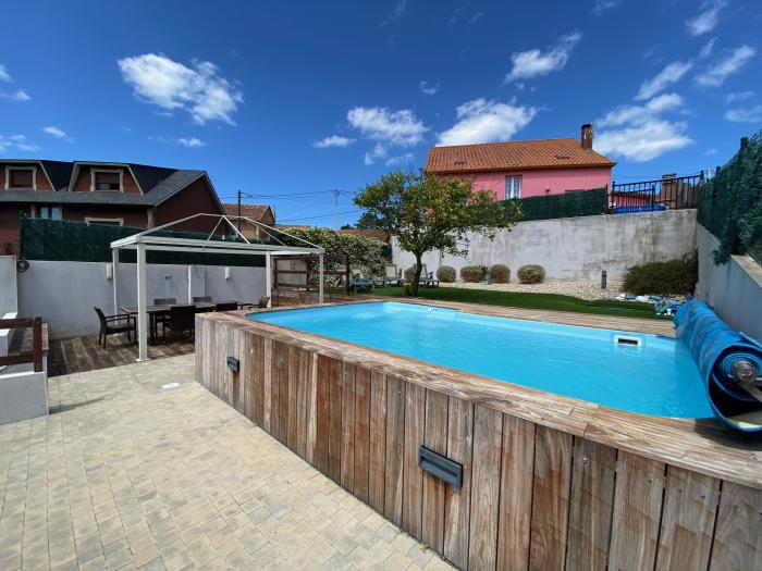 Se vende chalet con piscina en Ribeira